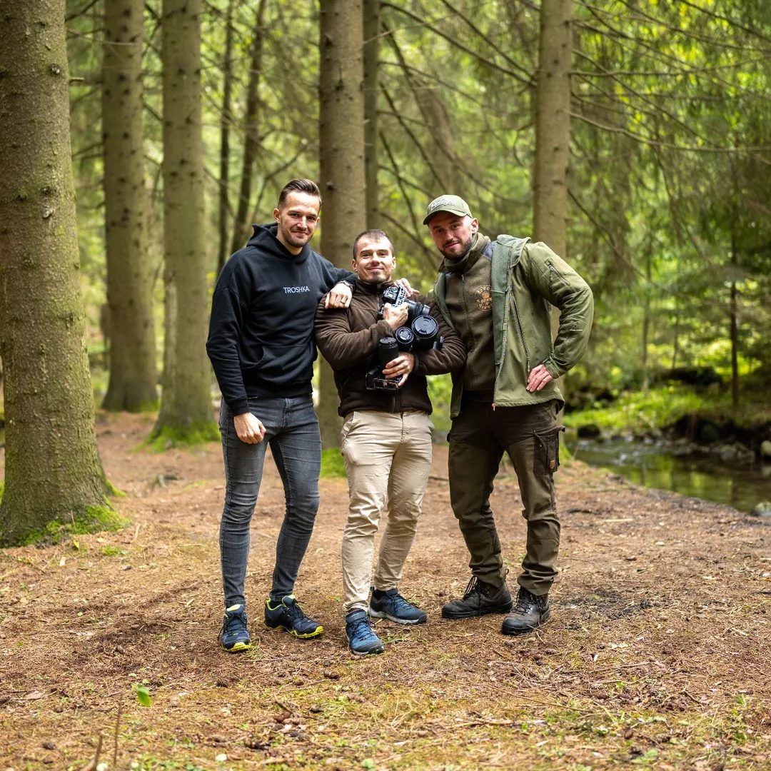 Natáčanie podcastu v lese